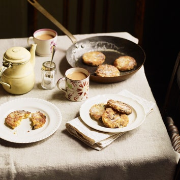 Apple and almond Welsh cakes