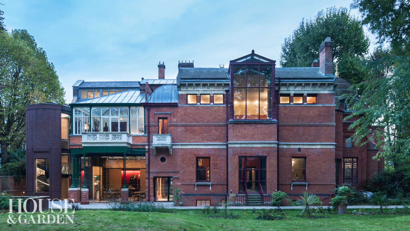 Exploring Leighton House: a harmonious blend of eastern interiors & western architecture