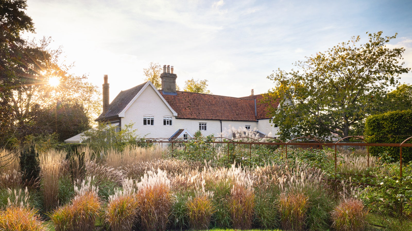 A Suffolk garden that balances formality and order with naturalistic beauty